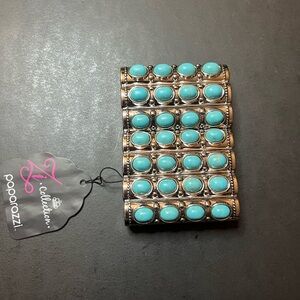 Zi Collection - Stretchy bracelet. Silver and turquoise.